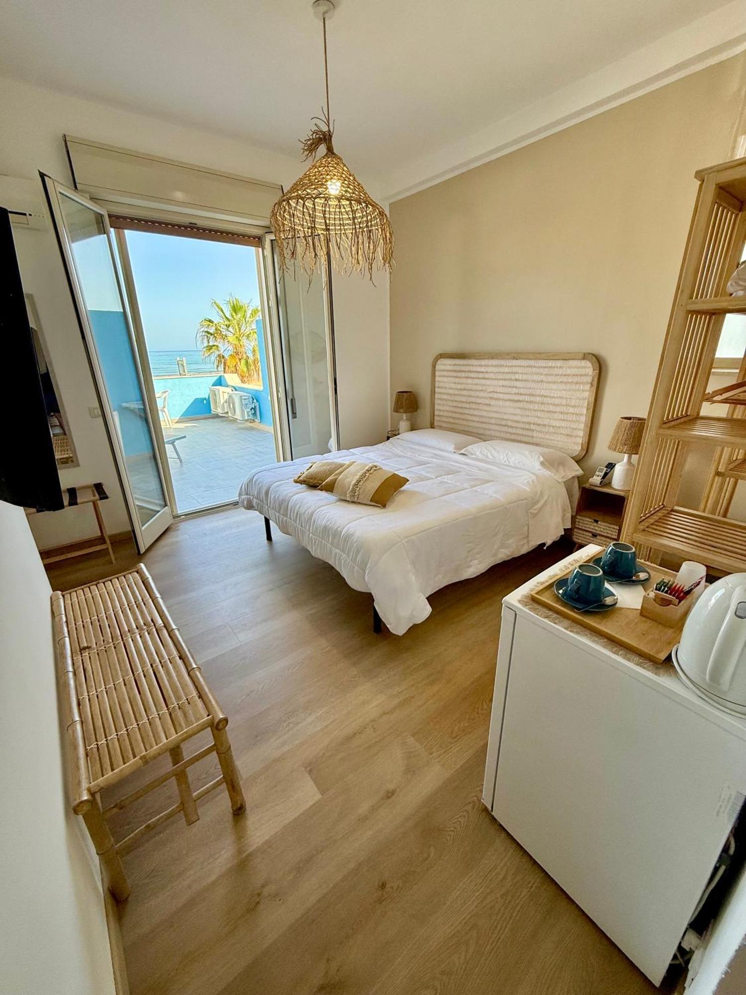 Terrazze Sul Mare Bed & Breakfast Pozzallo Exterior foto
